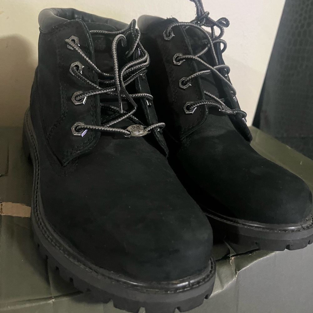 timberland WOMEN'S NELLIE WATERPROOF CHUKKA BOOTS